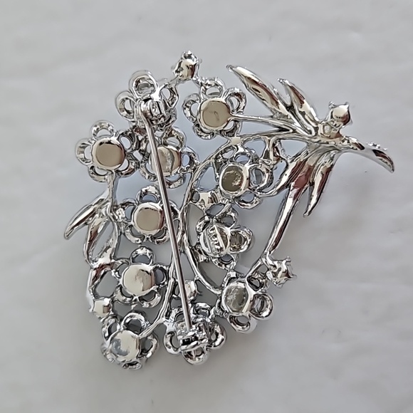 STAR Vintage AB Crystal Rhinestones on Silvertone Brooch - Picture 6 of 7